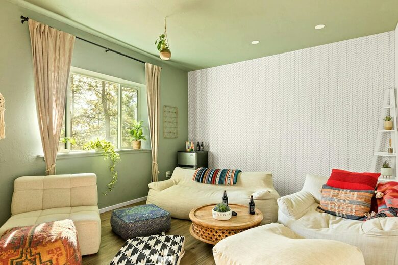 Quintess Collection - Wolves Den - Lake Arrowhead, California