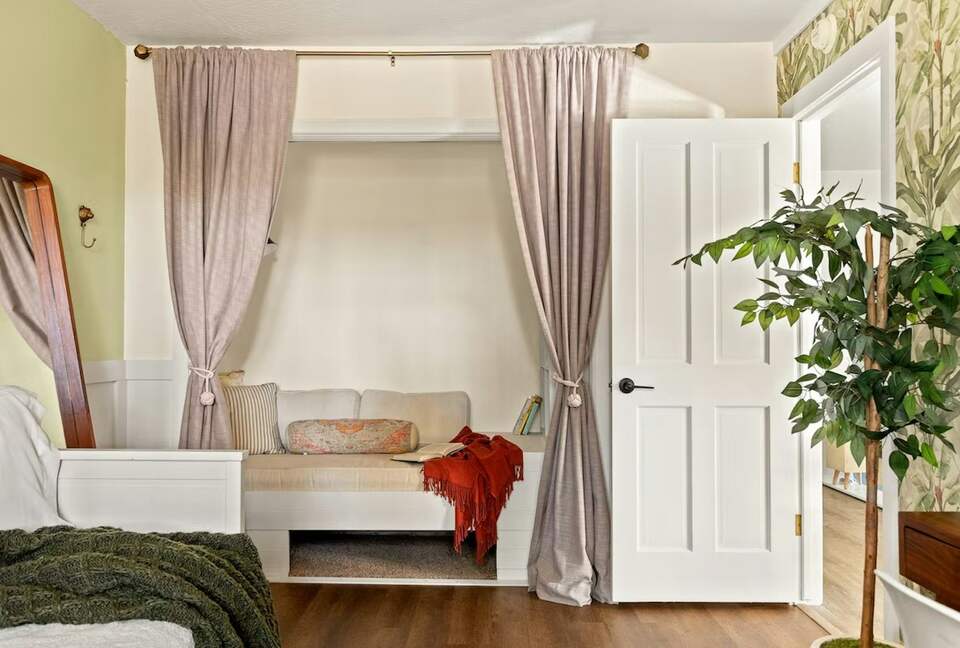 Quintess Collection - Wolves Den - Lake Arrowhead, California