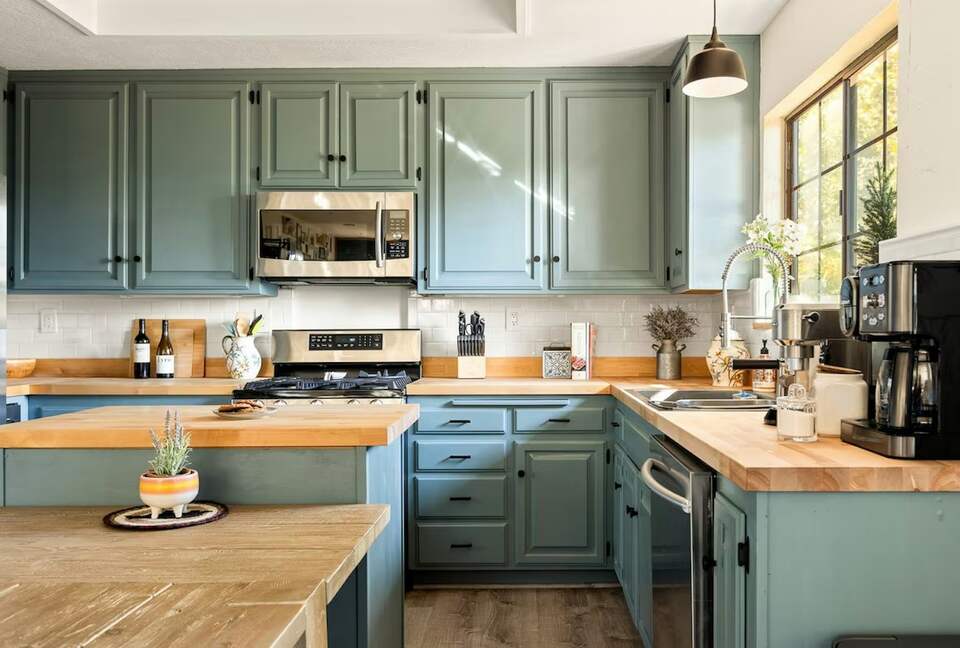 Quintess Collection - Wolves Den - Lake Arrowhead, California