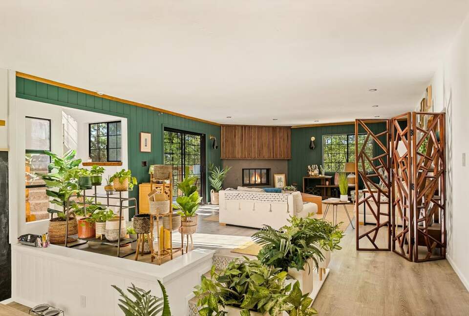 Quintess Collection - Wolves Den - Lake Arrowhead, California