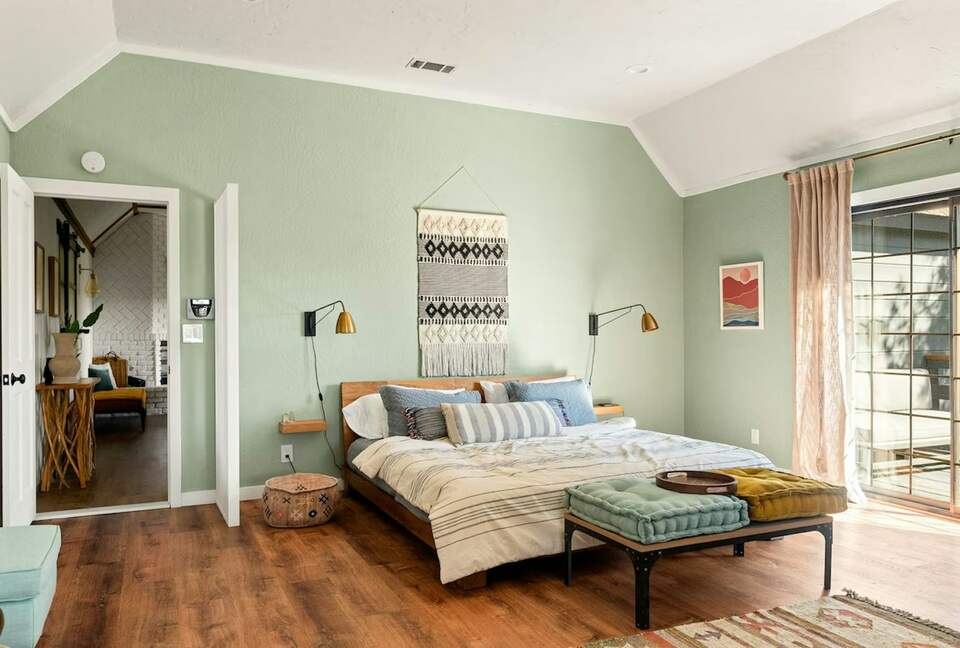 Quintess Collection - Wolves Den - Lake Arrowhead, California