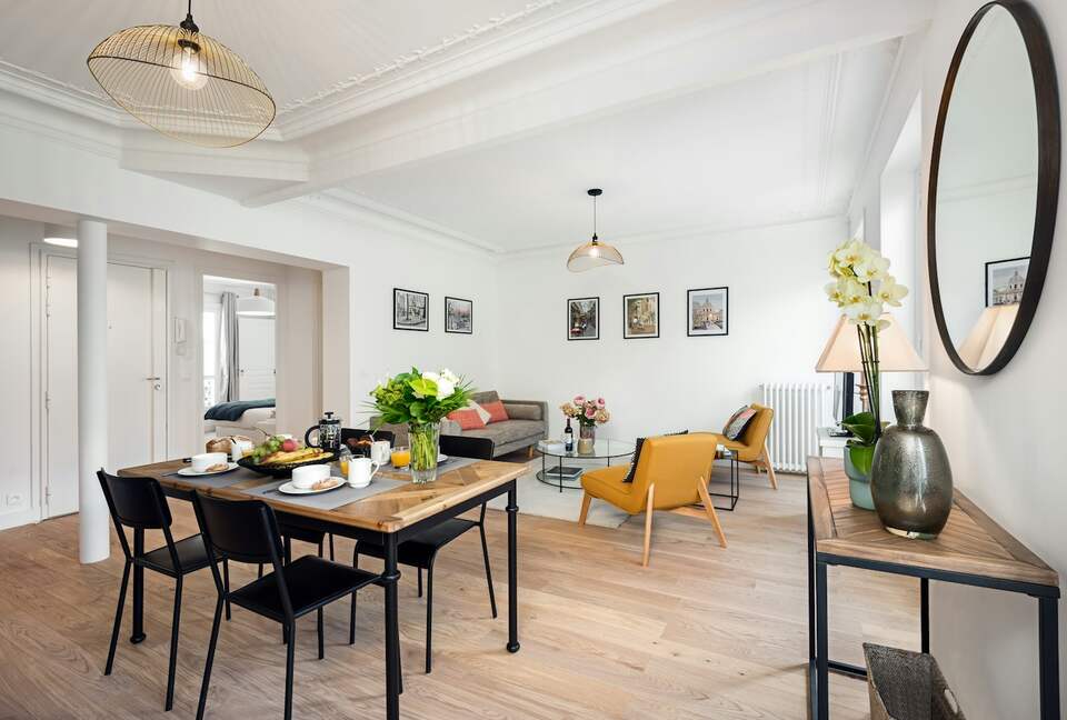 Quintess Collection - Pantheon Gardens - Paris, France