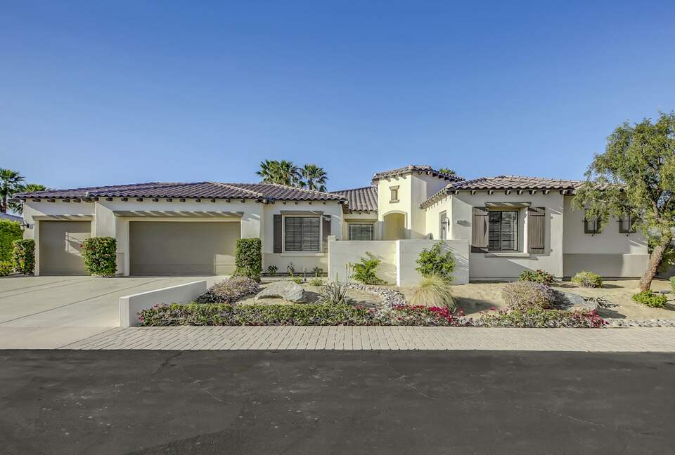 Quintess Collection - Espiritu - Indio, California