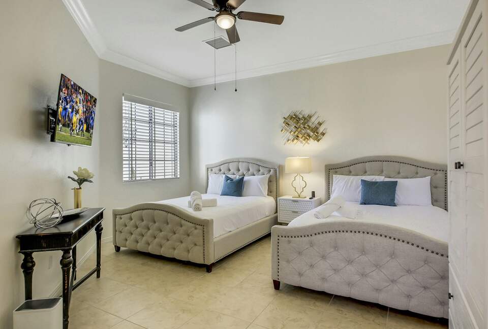 Quintess Collection - Espiritu - Indio, California