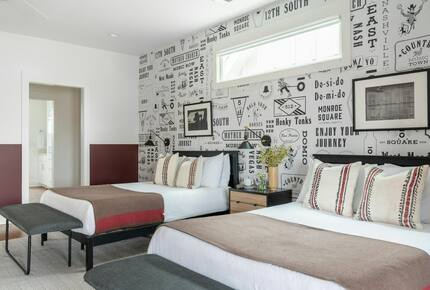 Quintess Collection - Painted Lady - Nashville, Tennessee