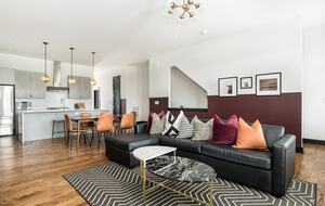 Quintess Collection - Painted Lady - Nashville, Tennessee