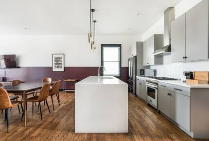 Quintess Collection - Painted Lady - Nashville, Tennessee