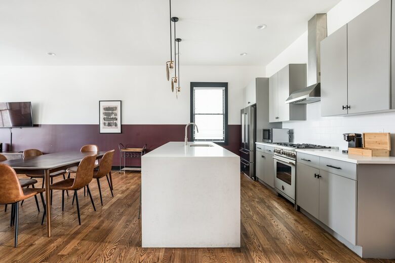 Quintess Collection - Painted Lady - Nashville, Tennessee