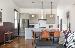 Quintess Collection - Painted Lady - Nashville, Tennessee