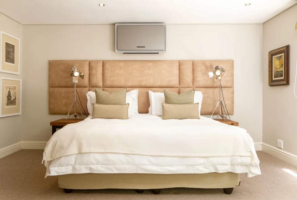 A Coastal Sanctuary Above the Waves - Cape Town, South Africa