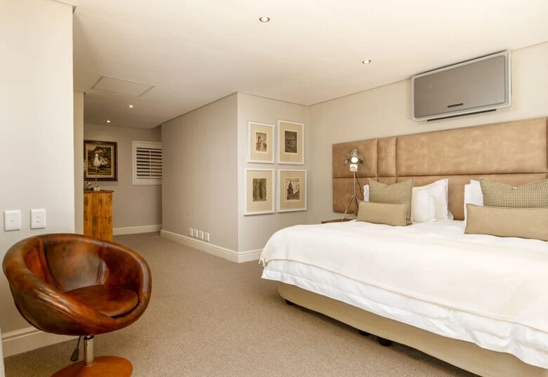 A Coastal Sanctuary Above the Waves - Cape Town, South Africa