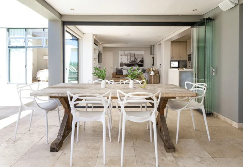 A Coastal Sanctuary Above the Waves - Cape Town, South Africa