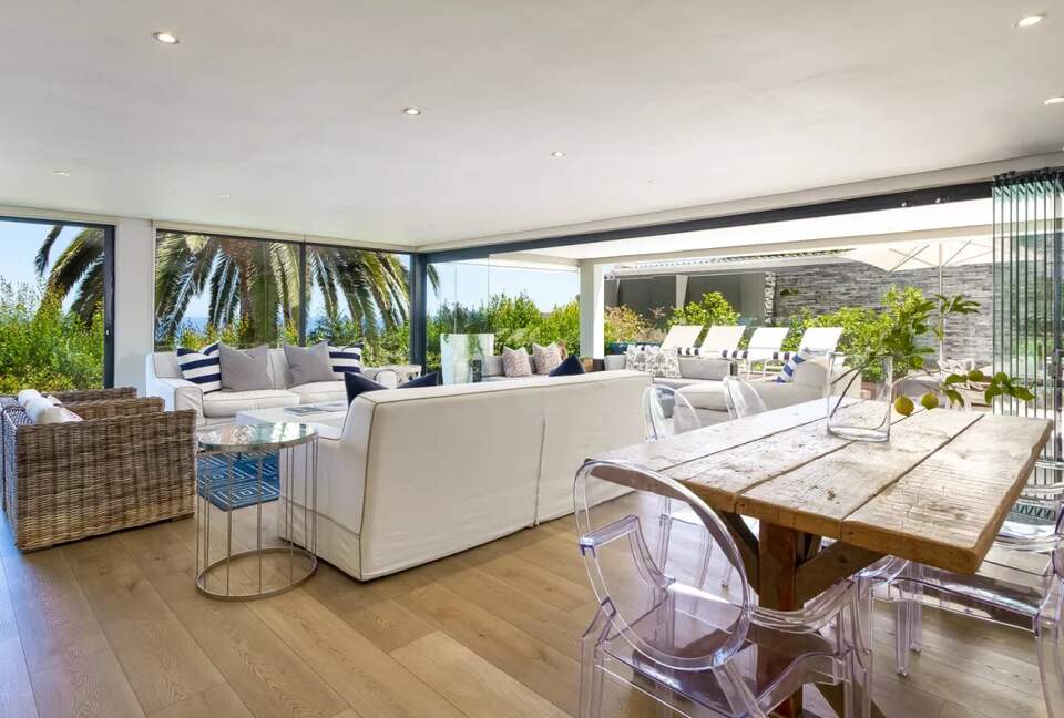 A Coastal Sanctuary Above the Waves - Cape Town, South Africa