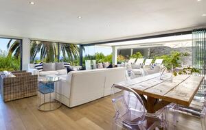 A Coastal Sanctuary Above the Waves - Cape Town, South Africa