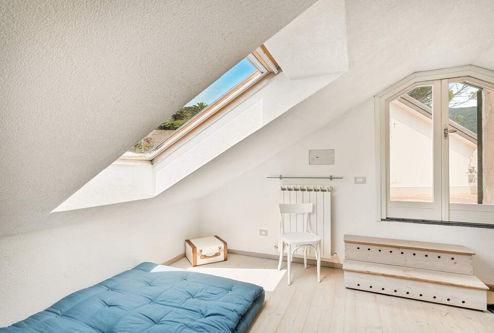 Refined Coastal Retreat with Panoramic Views - Moneglia, Italy