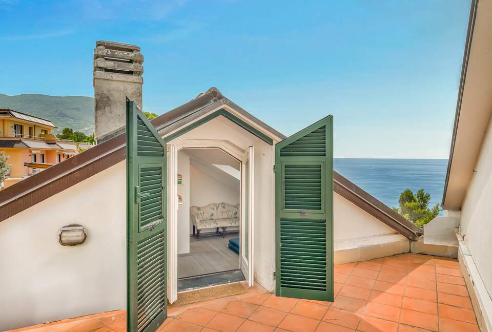 Refined Coastal Retreat with Panoramic Views - Moneglia, Italy
