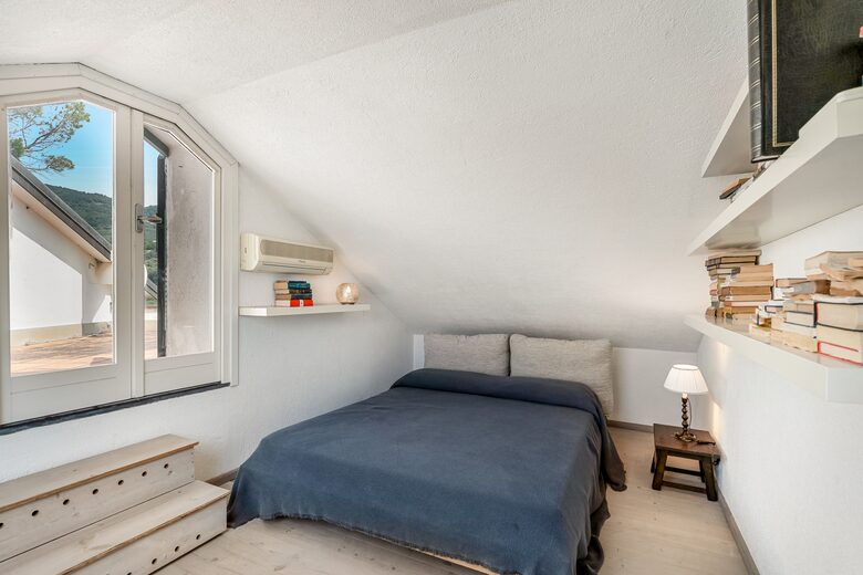 Refined Coastal Retreat with Panoramic Views - Moneglia, Italy