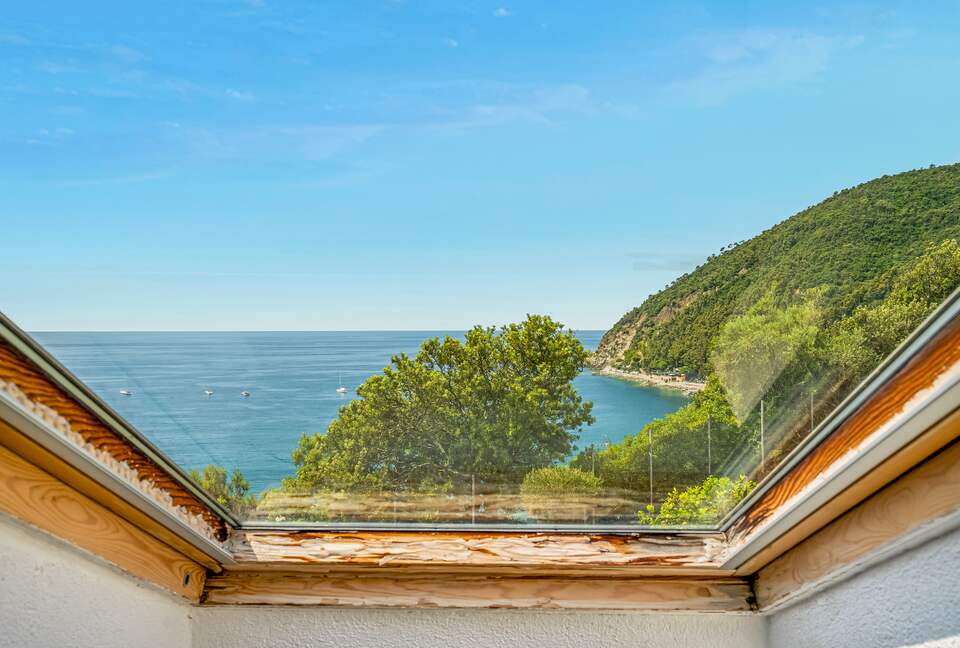 Refined Coastal Retreat with Panoramic Views - Moneglia, Italy