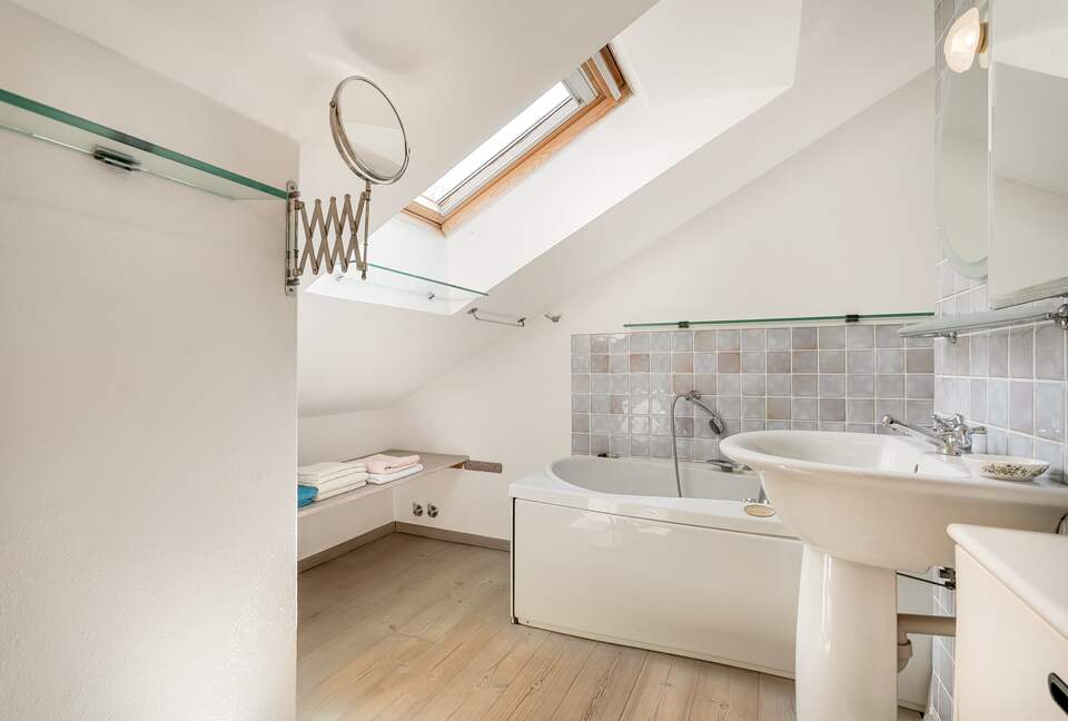 Refined Coastal Retreat with Panoramic Views - Moneglia, Italy