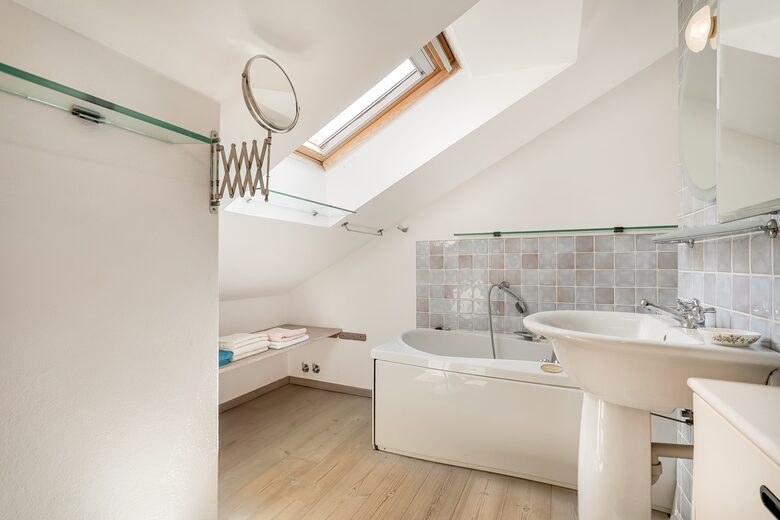 Refined Coastal Retreat with Panoramic Views - Moneglia, Italy