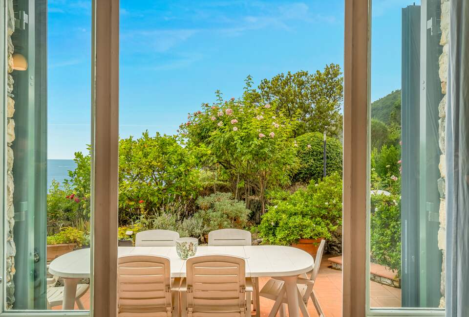 Refined Coastal Retreat with Panoramic Views - Moneglia, Italy