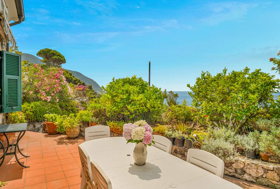 Refined Coastal Retreat with Panoramic Views - Moneglia, Italy