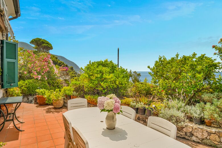 Refined Coastal Retreat with Panoramic Views - Moneglia, Italy