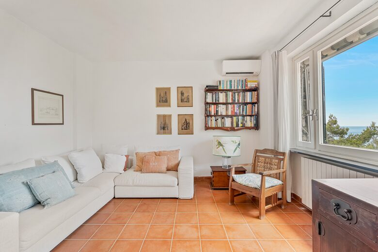 Refined Coastal Retreat with Panoramic Views - Moneglia, Italy