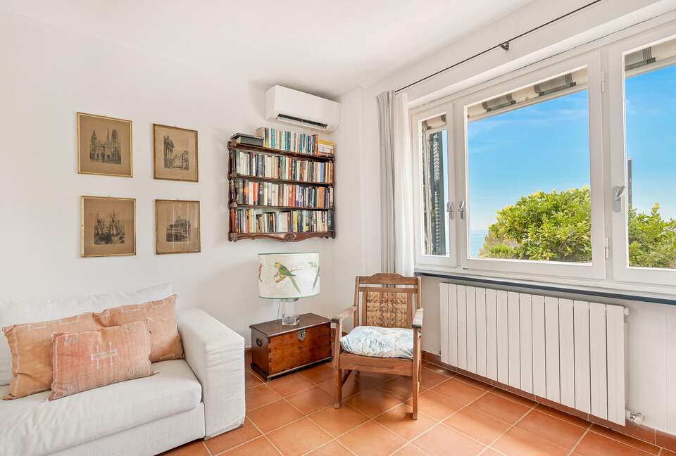 Refined Coastal Retreat with Panoramic Views - Moneglia, Italy