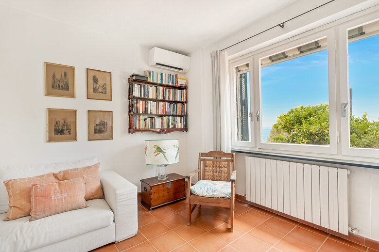 Refined Coastal Retreat with Panoramic Views - Moneglia, Italy