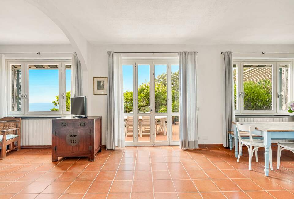 Refined Coastal Retreat with Panoramic Views - Moneglia, Italy