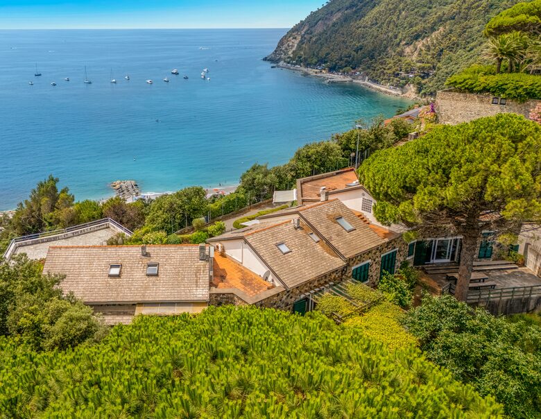 Refined Coastal Retreat with Panoramic Views - Moneglia, Italy