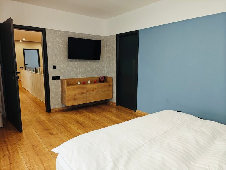 Tasteful Escape Minutes from the Capital - Otopeni, Romania