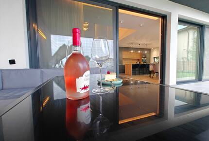 Tasteful Escape Minutes from the Capital - Otopeni, Romania