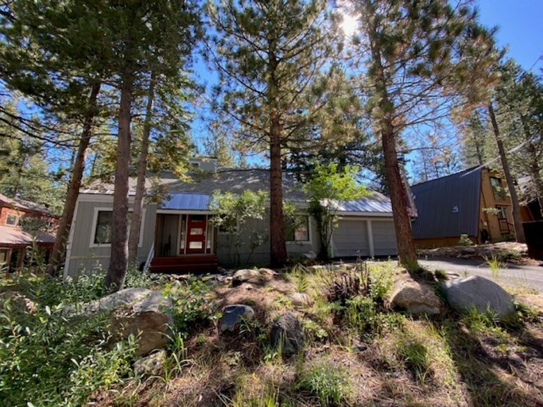 Sleeping Bear Cabin | Forest View Mountain Retreat in Truckee - Truckee, California