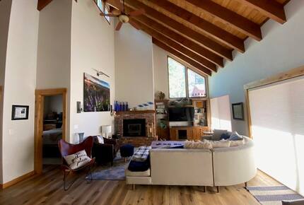 Sleeping Bear Cabin | Forest View Mountain Retreat in Truckee - Truckee, California