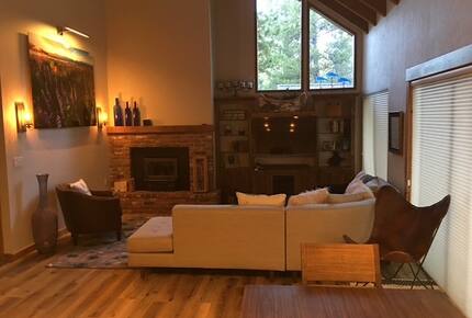 Sleeping Bear Cabin | Forest View Mountain Retreat in Truckee - Truckee, California