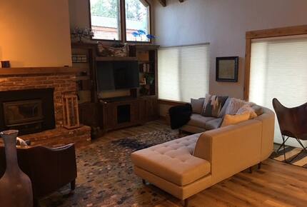 Sleeping Bear Cabin | Forest View Mountain Retreat in Truckee - Truckee, California