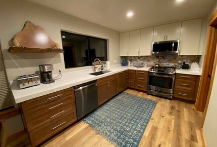 Sleeping Bear Cabin | Forest View Mountain Retreat in Truckee - Truckee, California