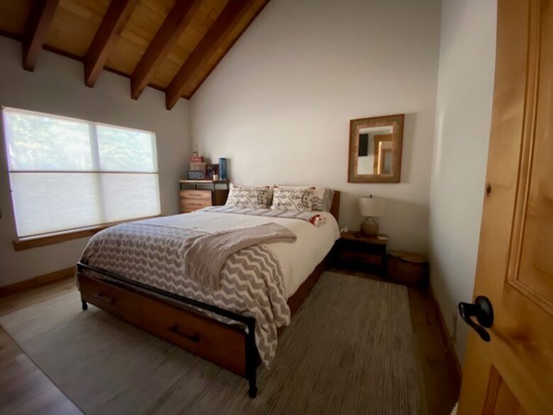 Sleeping Bear Cabin | Forest View Mountain Retreat in Truckee - Truckee, California