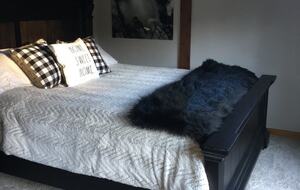 Sleeping Bear Cabin | Forest View Mountain Retreat in Truckee - Truckee, California