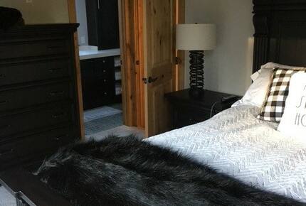 Sleeping Bear Cabin | Forest View Mountain Retreat in Truckee - Truckee, California