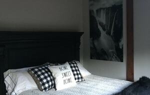 Sleeping Bear Cabin | Forest View Mountain Retreat in Truckee - Truckee, California