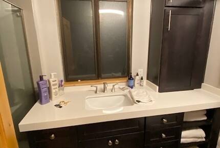 Sleeping Bear Cabin | Forest View Mountain Retreat in Truckee - Truckee, California