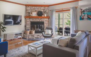 Cozy Mont Tremblant Retreat with Pool & Trails - Mont tremblant, Canada