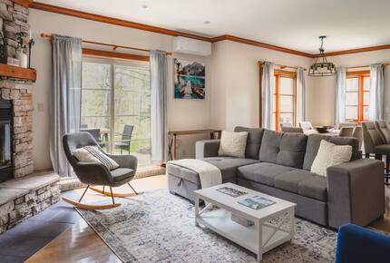 Cozy Mont Tremblant Retreat with Pool & Trails - Mont tremblant, Canada