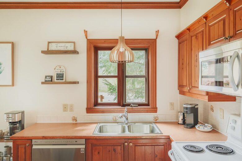 Cozy Mont Tremblant Retreat with Pool & Trails - Mont tremblant, Canada