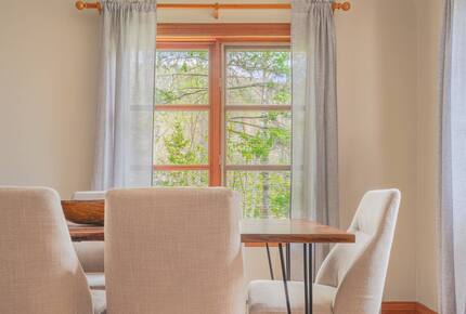 Cozy Mont Tremblant Retreat with Pool & Trails - Mont tremblant, Canada