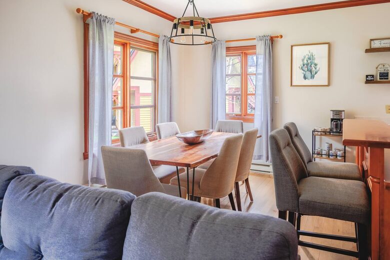 Cozy Mont Tremblant Retreat with Pool & Trails - Mont tremblant, Canada