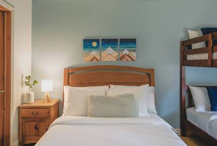 Cozy Mont Tremblant Retreat with Pool & Trails - Mont tremblant, Canada